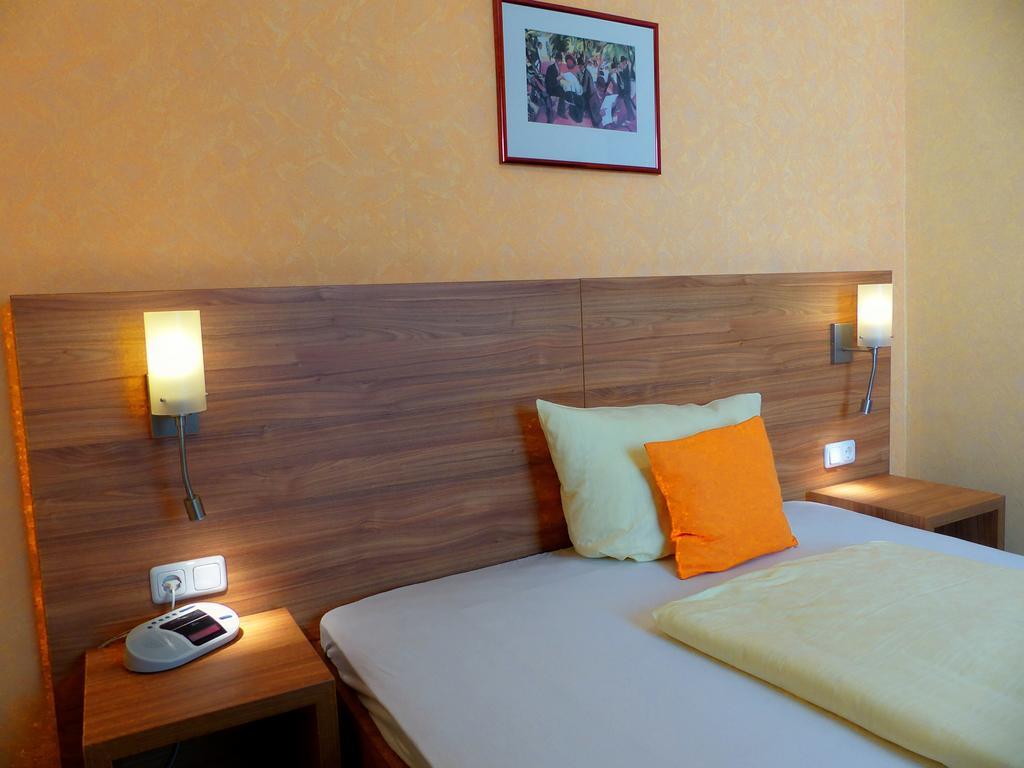 Zur Lindenau Hotel Rüdesheim am Rhein Quarto foto